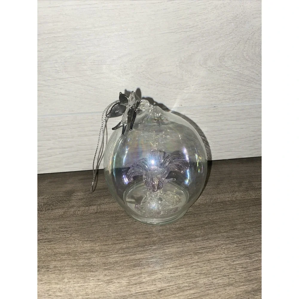 Glass‎ Ornament with flower on the inside